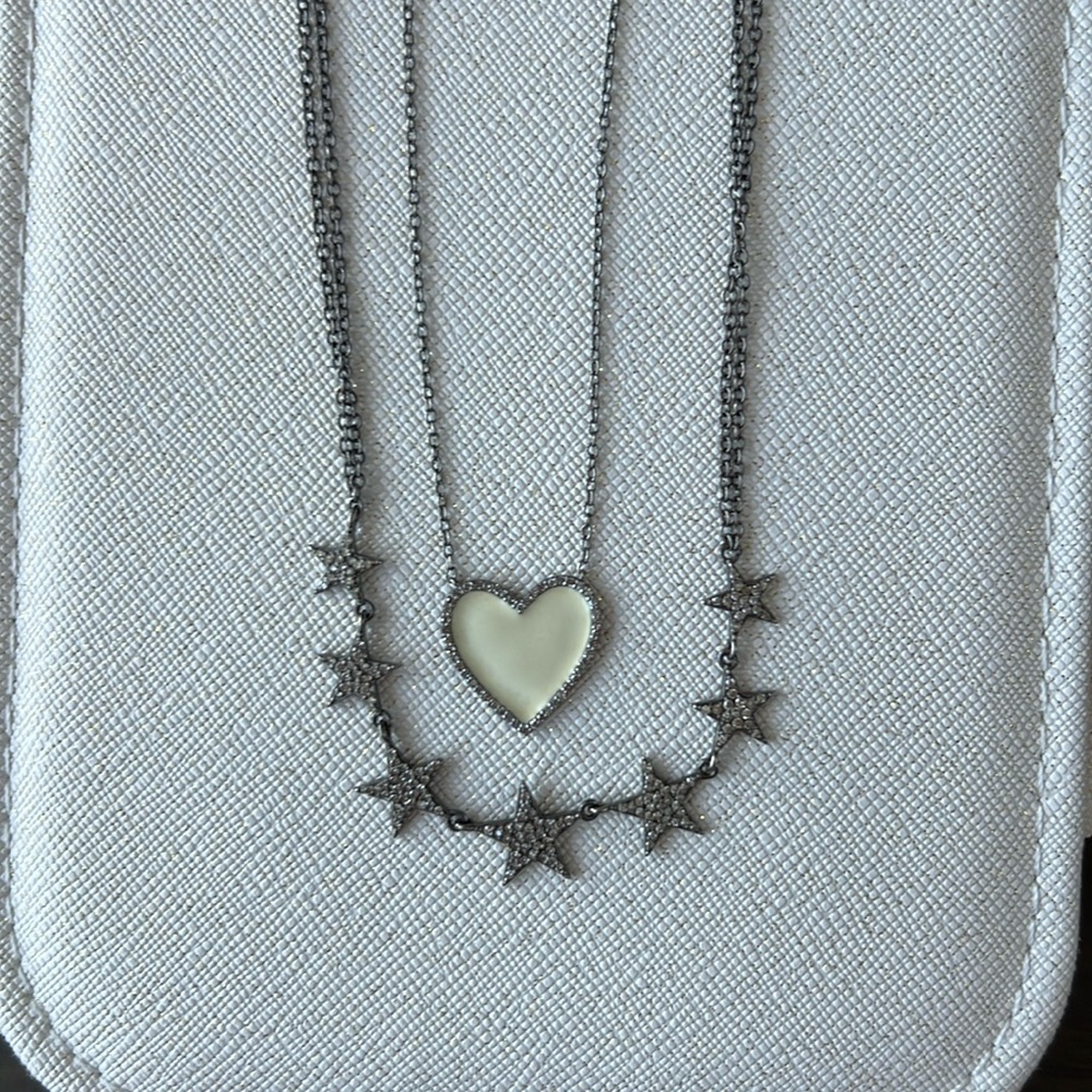 Heart pave Necklace - Picture 2 of 4